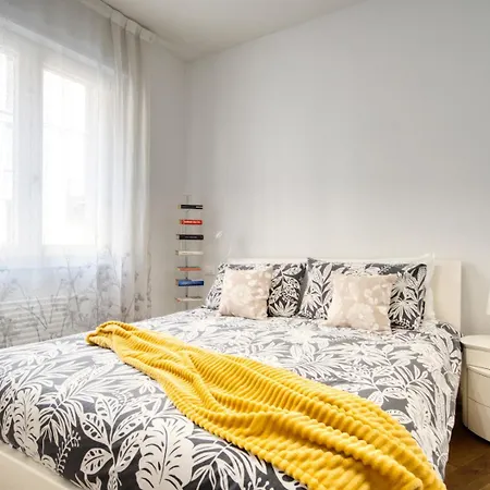 Guesthost - White Flat Bilo Di Design De Angeli Apartment Mailand