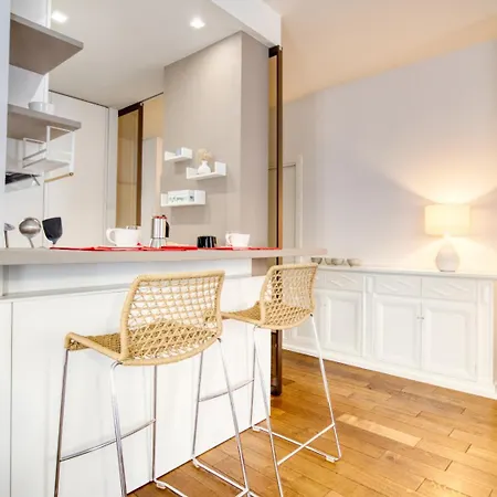 Guesthost - White Flat Bilo Di Design De Angeli Apartment Mailand