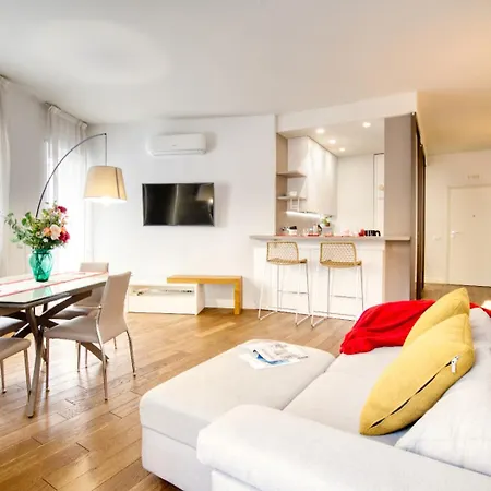 Ospitali - White Flat, Spazioso Bilocale Di Design In Zona De Angeli, Nuovo, Elegante E Accessoriato Appartement
