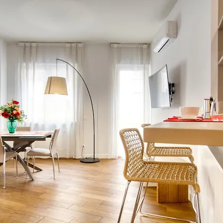 Ospitali - White Flat, Spazioso Bilocale Di Design In Zona De Angeli, Nuovo, Elegante E Accessoriato Appartement *